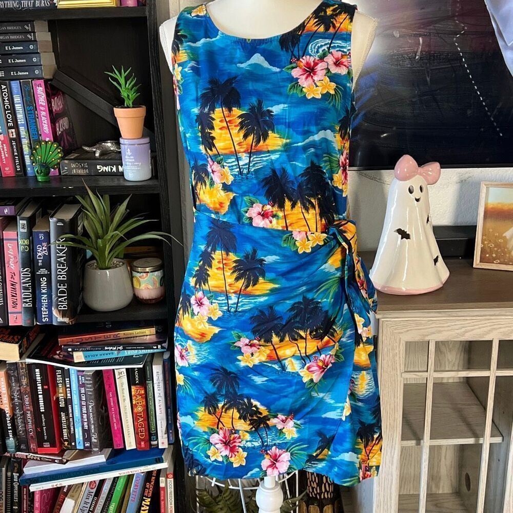 Pacific Legend Size Medium Made in Hawaii Blue floral print wrap dress